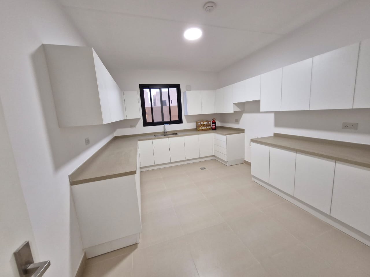 🏡 *Luxury Villa in Sedra – Roshn* ✨ 300 m² Modern Villa | Elegance Meets Functionality